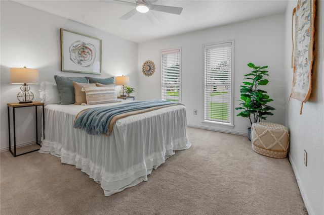 2401 Briar Oaks DR, Bryan, TX 77802