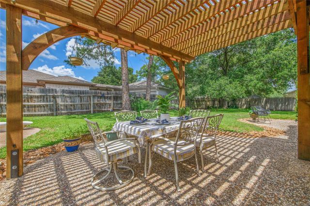 2401 Briar Oaks DR, Bryan, TX 77802