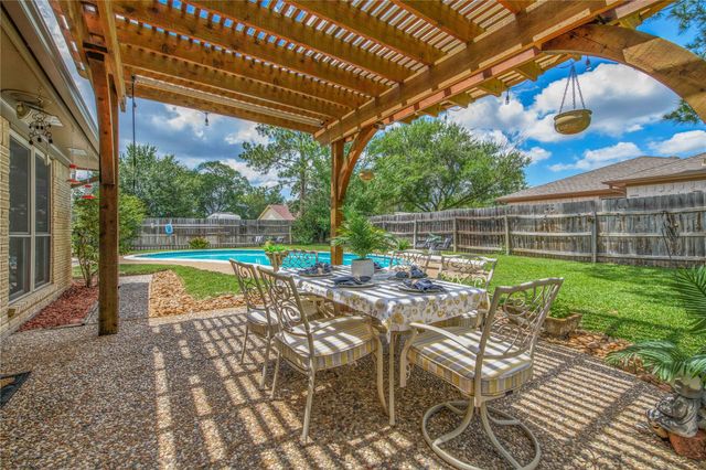 2401 Briar Oaks DR, Bryan, TX 77802