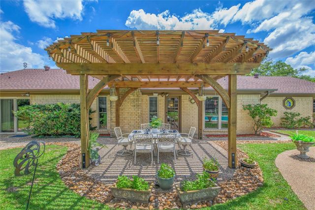 2401 Briar Oaks DR, Bryan, TX 77802