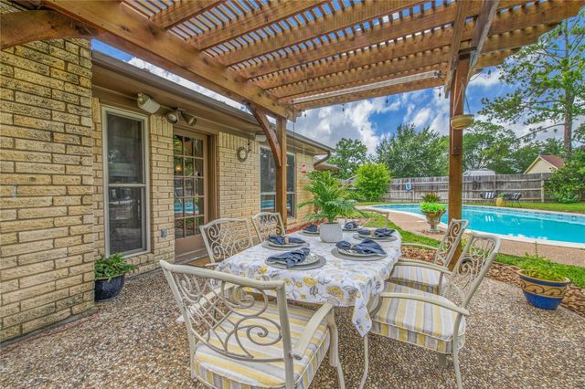 2401 Briar Oaks DR, Bryan, TX 77802