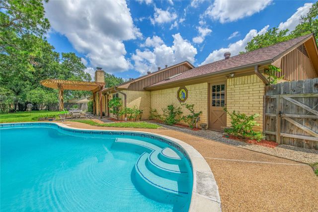 2401 Briar Oaks DR, Bryan, TX 77802