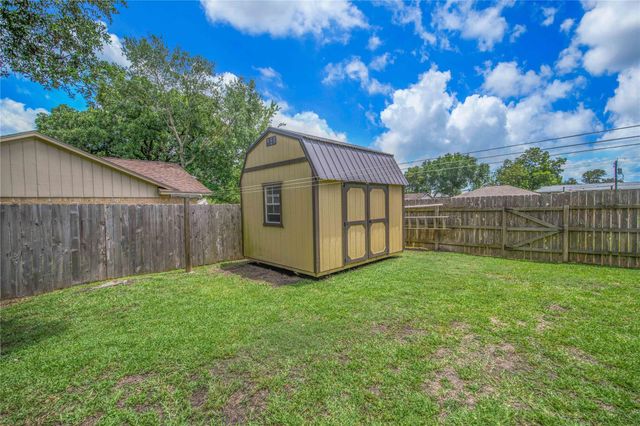 2401 Briar Oaks DR, Bryan, TX 77802