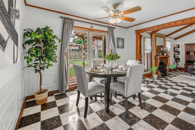 2401 Briar Oaks DR, Bryan, TX 77802