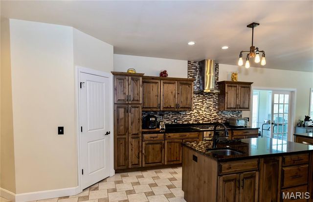 53 Lela Lane, Hannibal, MO 63401