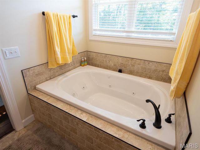 53 Lela Lane, Hannibal, MO 63401