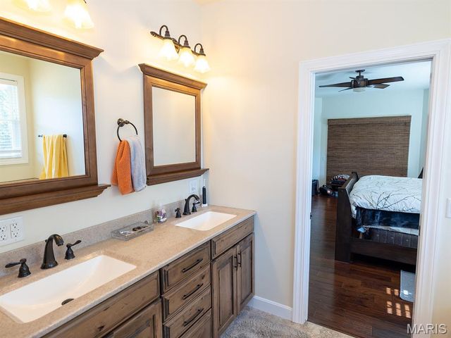 53 Lela Lane, Hannibal, MO 63401