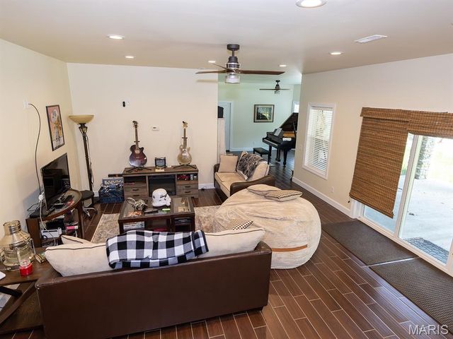 53 Lela Lane, Hannibal, MO 63401