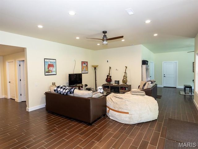 53 Lela Lane, Hannibal, MO 63401