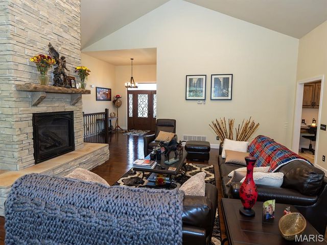 53 Lela Lane, Hannibal, MO 63401