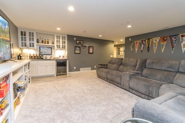 14 Eagle Ridge Court, North Mankato, MN 56003