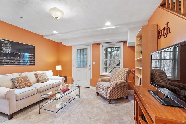 7 Brooksbie Road 2, Bedford, MA 01730