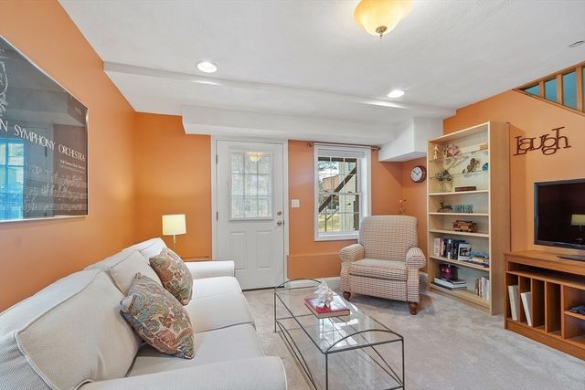 7 Brooksbie Road 2, Bedford, MA 01730