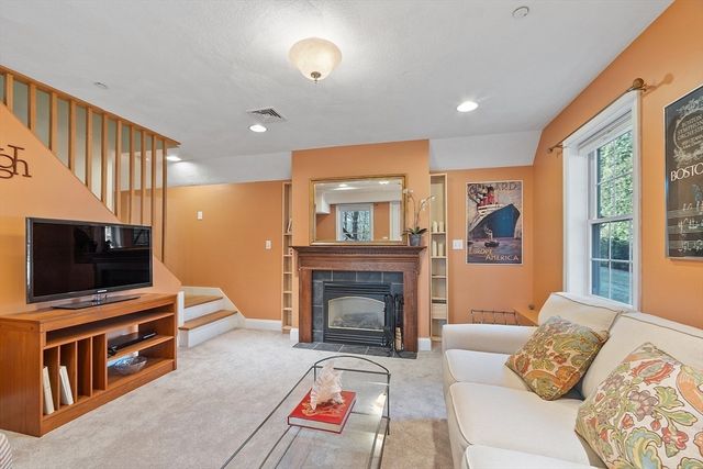 7 Brooksbie Road 2, Bedford, MA 01730