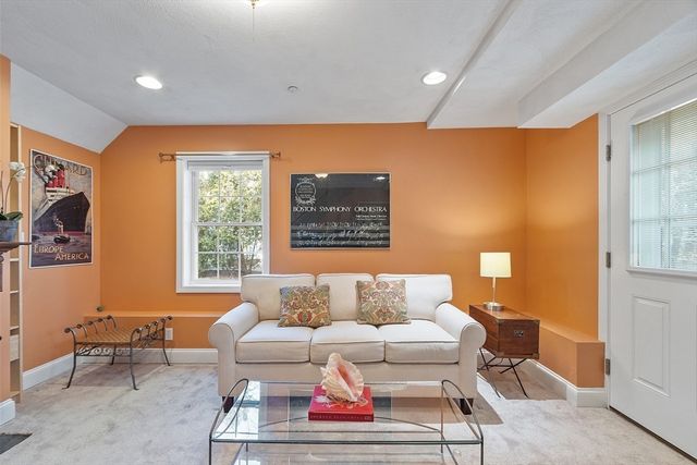 7 Brooksbie Road 2, Bedford, MA 01730