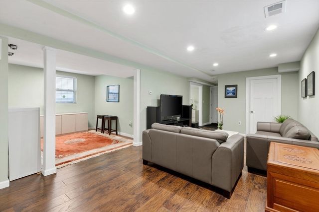 43 Kenmere Rd 1, Medford, MA 02155