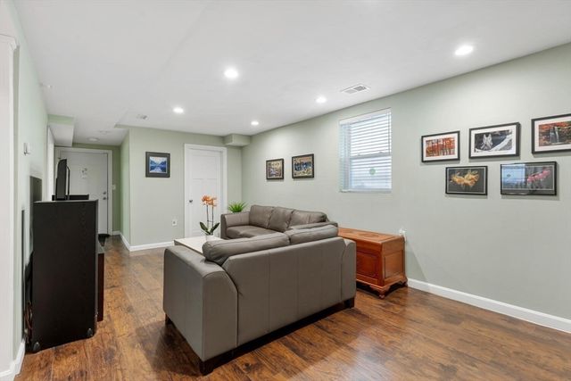 43 Kenmere Rd 1, Medford, MA 02155