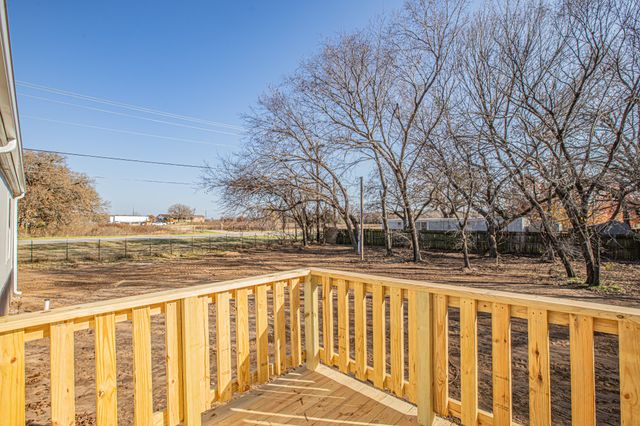 101 Kelly Court, Azle, TX 76020