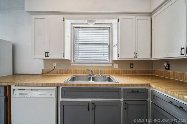 2005 NE 5th Street, Henryetta, OK 74437