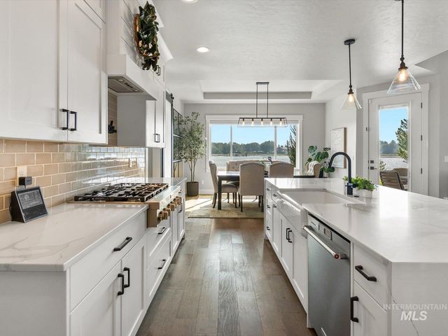 10421 W Otter Rock Dr, Star, ID 83669