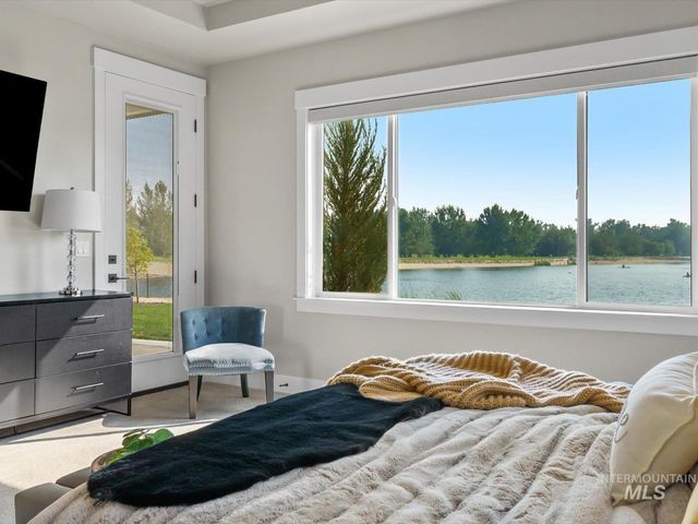 10421 W Otter Rock Dr, Star, ID 83669