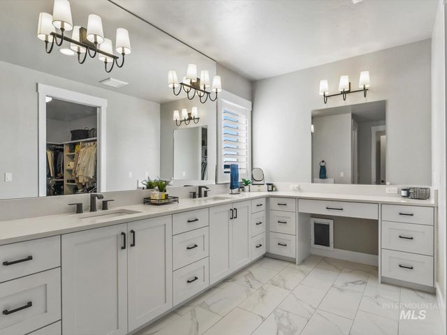 10421 W Otter Rock Dr, Star, ID 83669