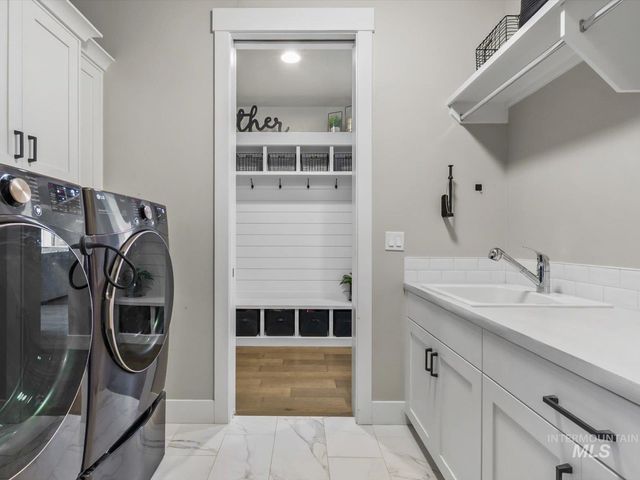 10421 W Otter Rock Dr, Star, ID 83669