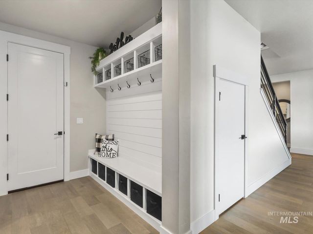 10421 W Otter Rock Dr, Star, ID 83669