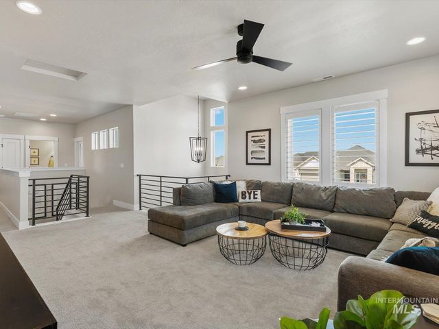 10421 W Otter Rock Dr, Star, ID 83669