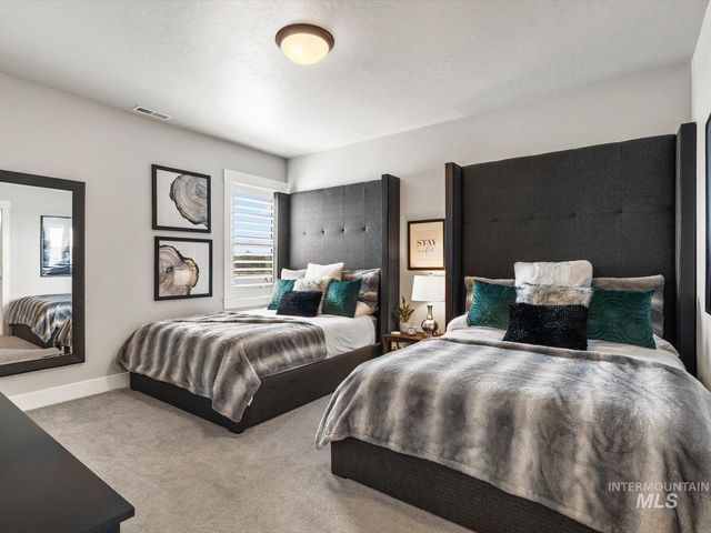 10421 W Otter Rock Dr, Star, ID 83669