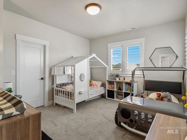10421 W Otter Rock Dr, Star, ID 83669