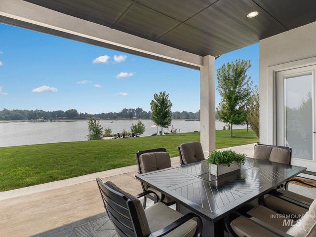 10421 W Otter Rock Dr, Star, ID 83669