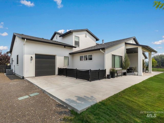 10421 W Otter Rock Dr, Star, ID 83669