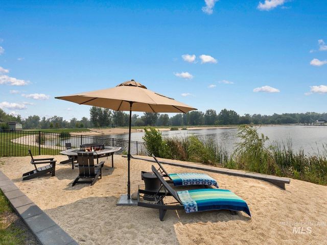 10421 W Otter Rock Dr, Star, ID 83669