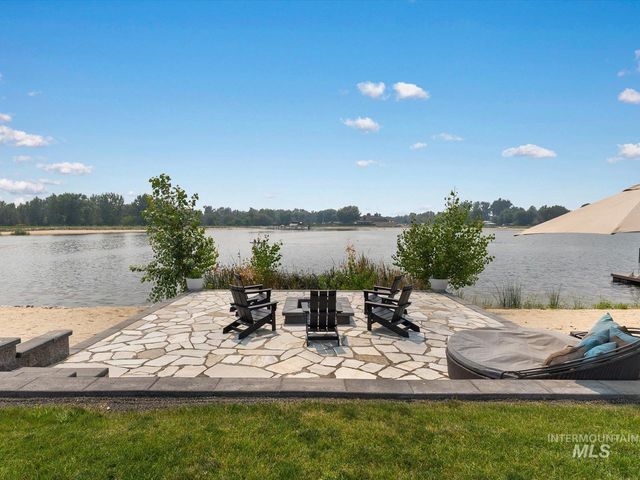 10421 W Otter Rock Dr, Star, ID 83669