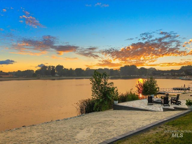 10421 W Otter Rock Dr, Star, ID 83669