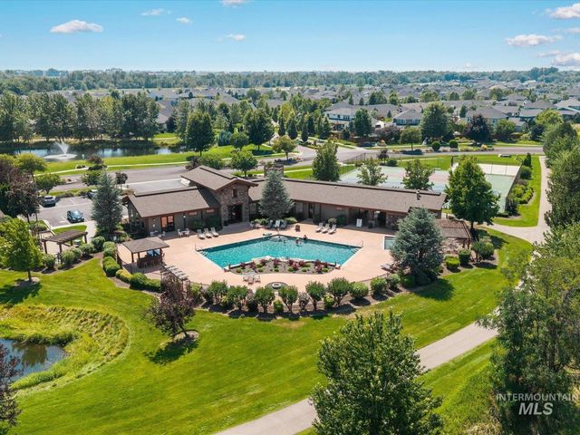 10421 W Otter Rock Dr, Star, ID 83669