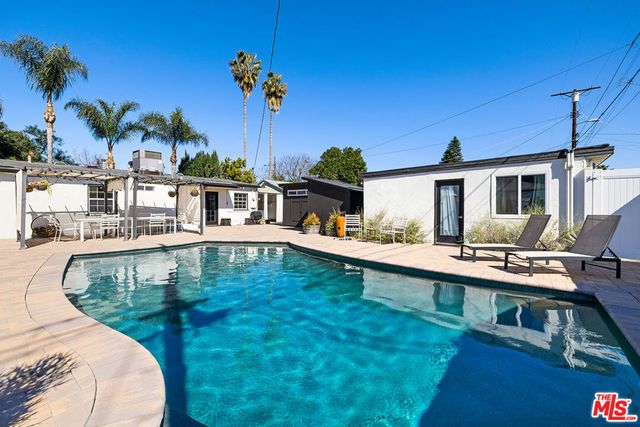 19432 Hartland Street, Reseda, CA 91335