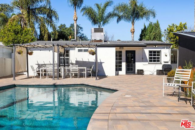 19432 Hartland Street, Reseda, CA 91335