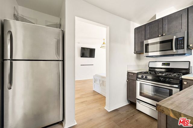 19432 Hartland Street, Reseda, CA 91335