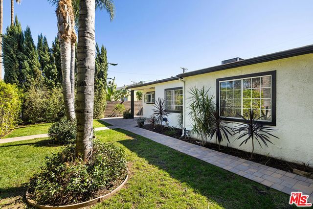 19432 Hartland Street, Reseda, CA 91335