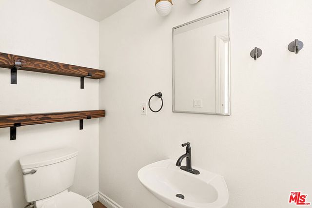 19432 Hartland Street, Reseda, CA 91335