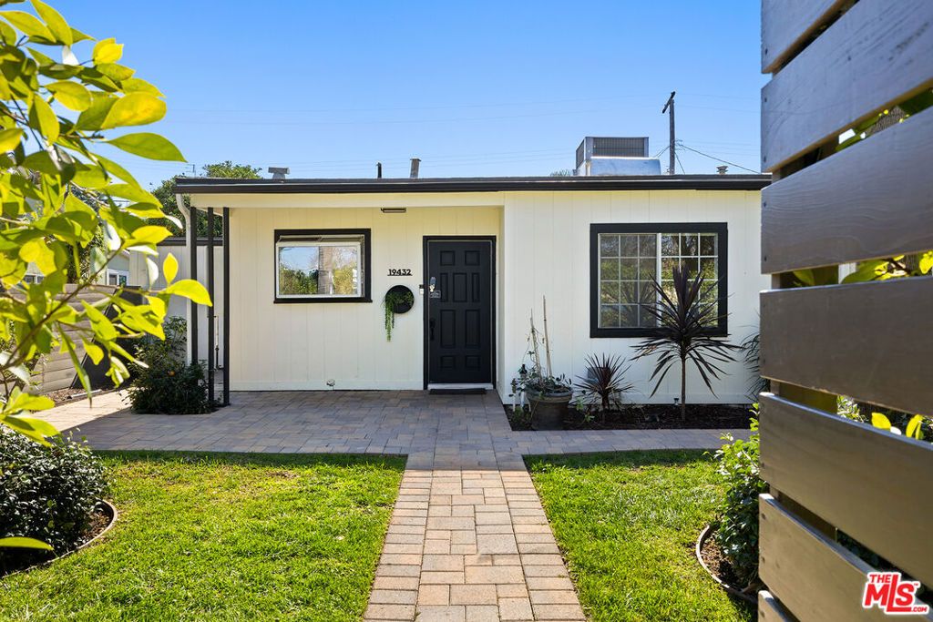 19432 Hartland Street, Reseda, CA 91335