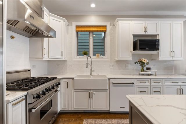 1920 W George Street, Chicago, IL 60657