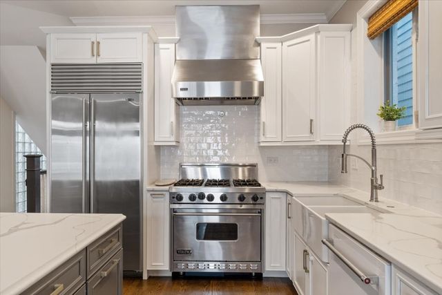 1920 W George Street, Chicago, IL 60657