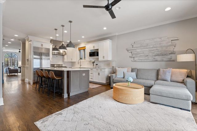 1920 W George Street, Chicago, IL 60657