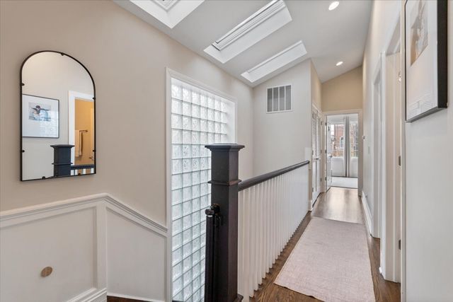 1920 W George Street, Chicago, IL 60657