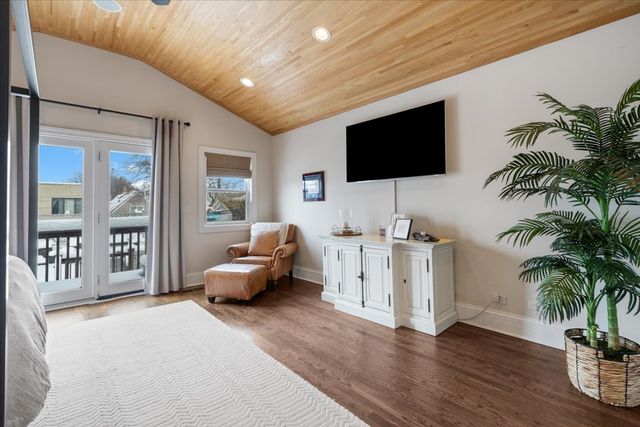 1920 W George Street, Chicago, IL 60657