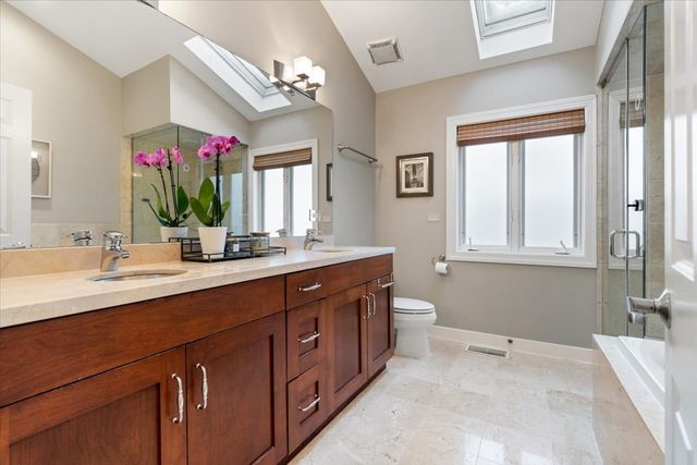 1920 W George Street, Chicago, IL 60657