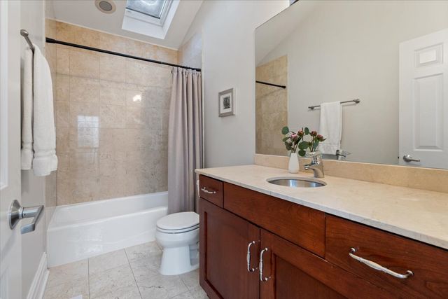 1920 W George Street, Chicago, IL 60657